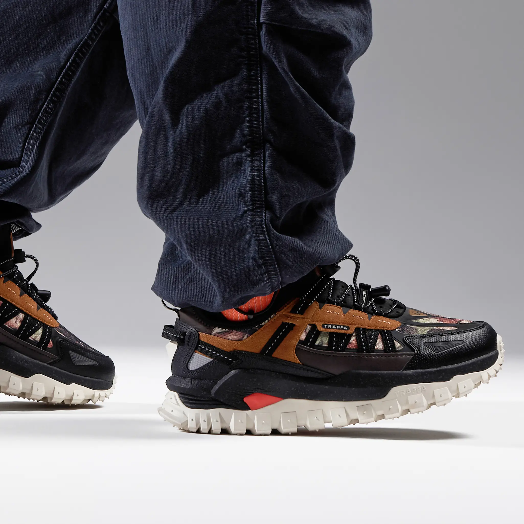 Кроссовки EXXOVARD